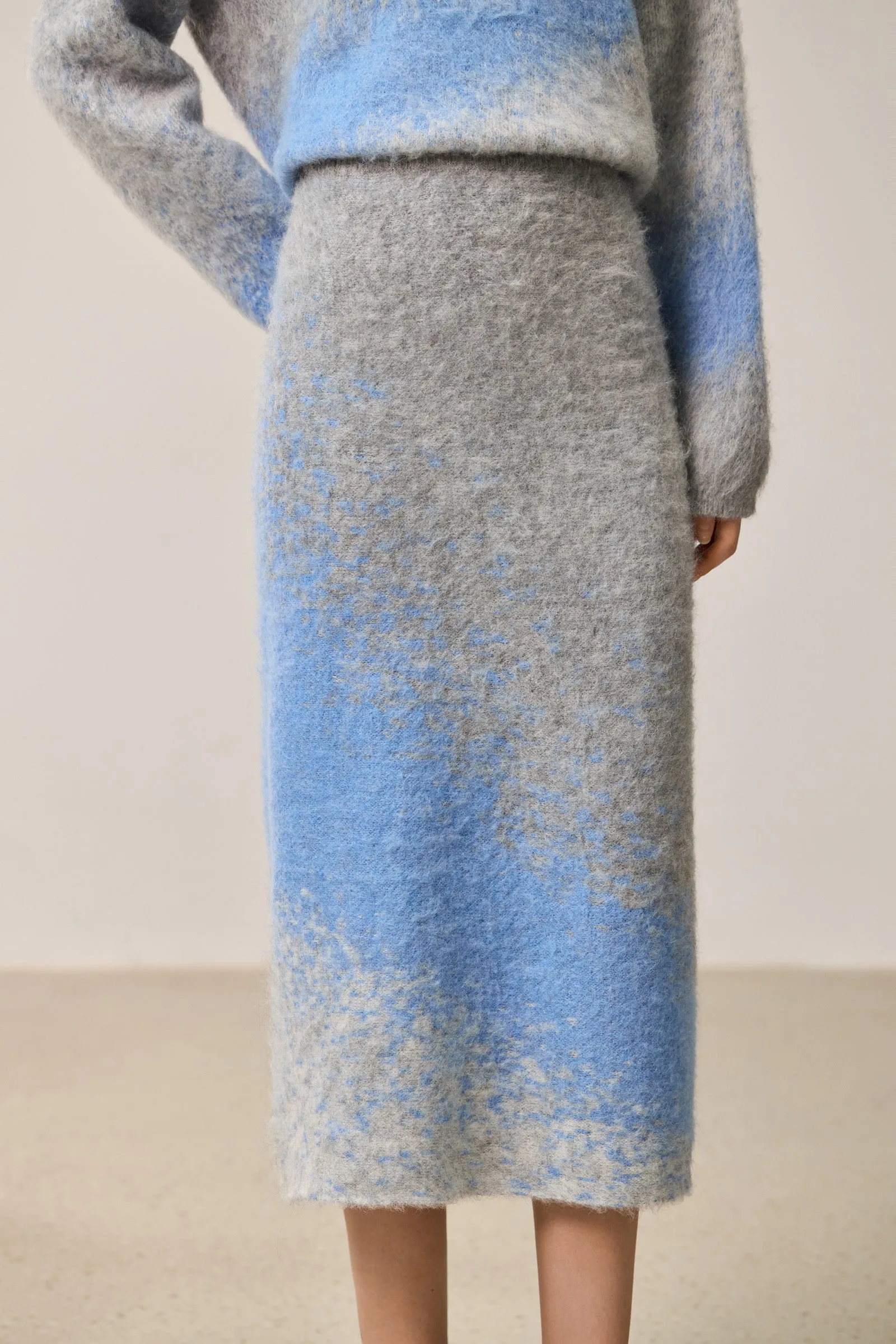 LILY Gray-Tone Gradient Contrast Crewneck Sweater